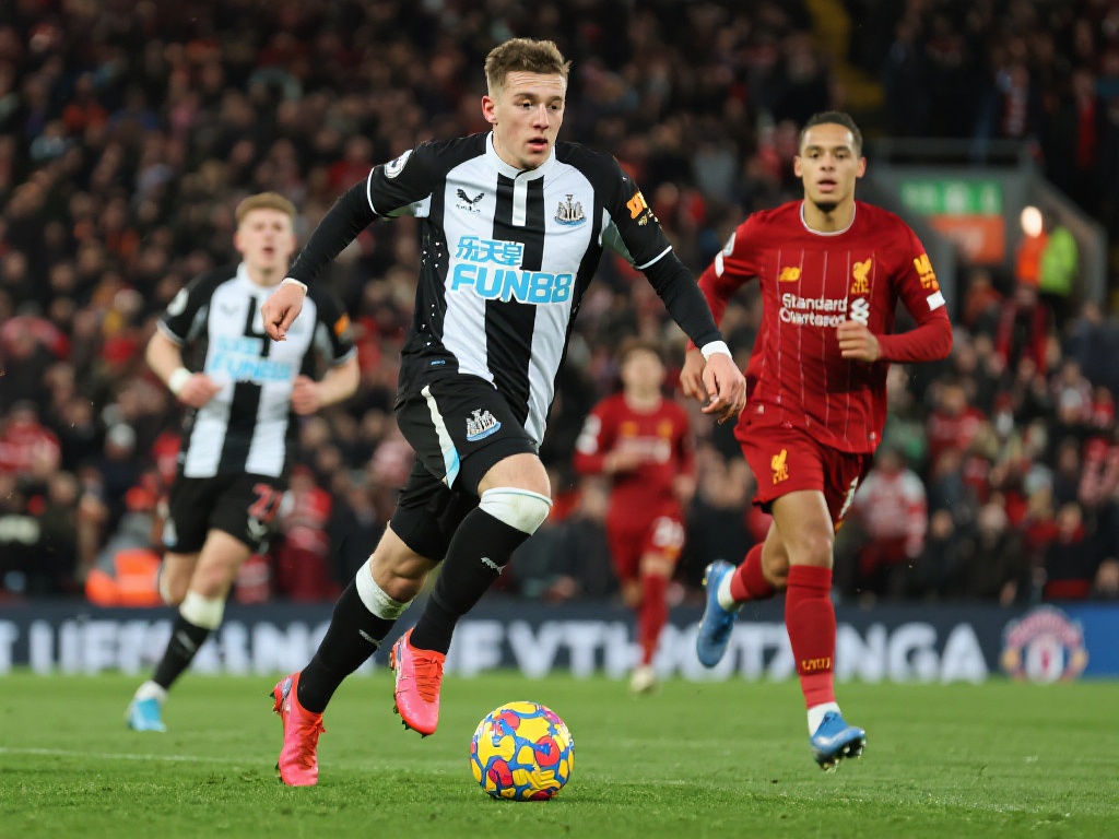 曼城对阵阿森纳：沃克、斯通斯与阿坎吉恐难登场，伤病情况一览