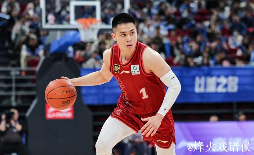 陈盈骏半场11分钟高效砍下21分,命中率惊人达八成七 陈盈骏半场11分钟高效砍下21分,命中率惊人达八成七